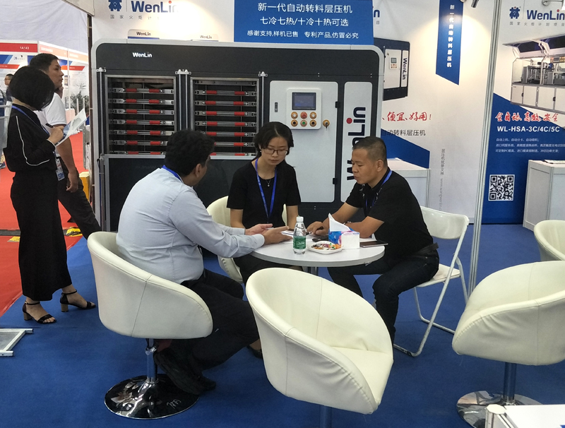 文林新一代自动层压机在中国智能卡暨物联网博览会上深受广大客户青睐！
